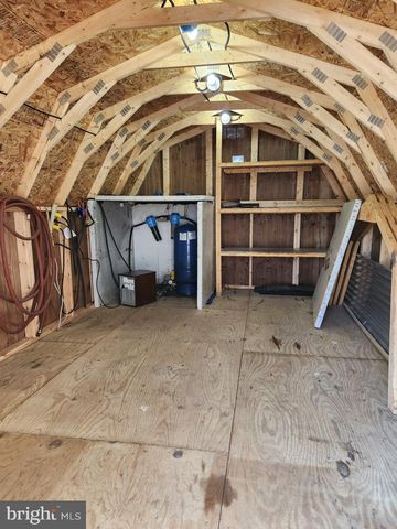 566 WILD APPLE LN, Paw Paw, WV 25434