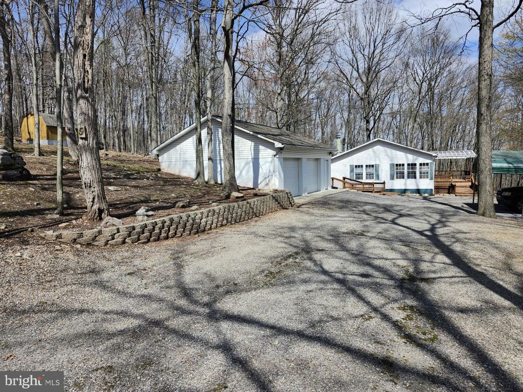 566 WILD APPLE LN, Paw Paw, WV 25434