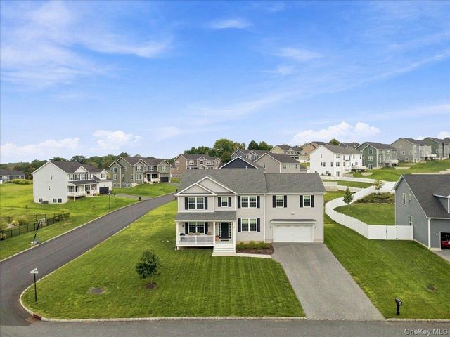 16 Kensington Lane, Poughkeepsie, NY 12603