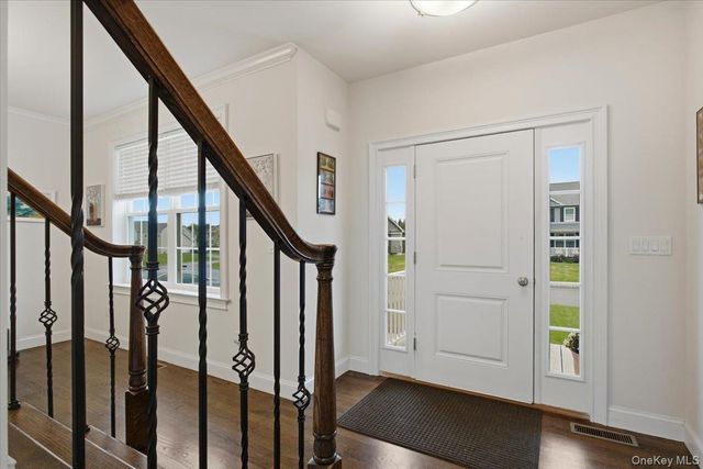 16 Kensington Lane, Poughkeepsie, NY 12603