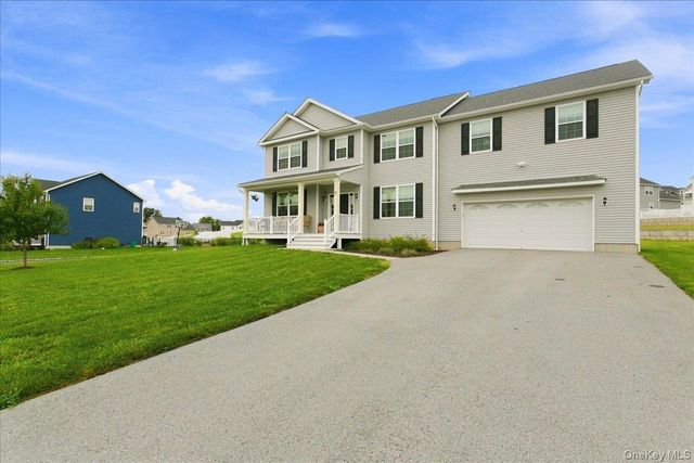 16 Kensington Lane, Poughkeepsie, NY 12603