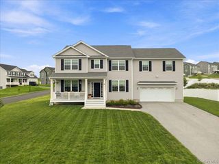 16 Kensington Lane, Poughkeepsie, NY 12603