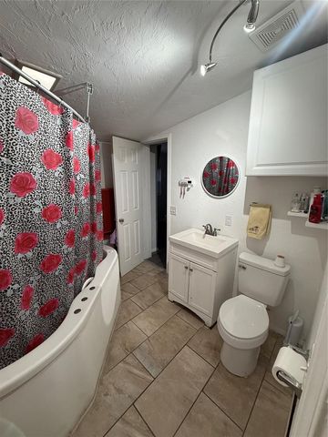 1136 N Independence Avenue, Oklahoma City, OK 73107