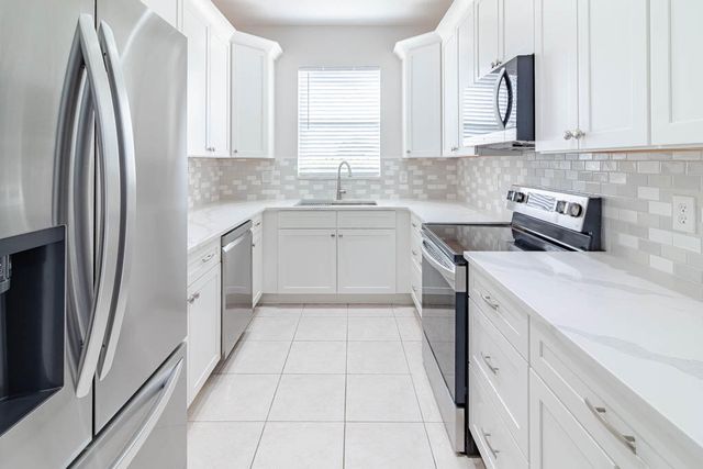 356 SE Bloxham Way, Stuart, FL 34997