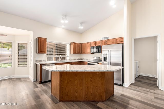 1517 W Islandia Drive, Gilbert, AZ 85233