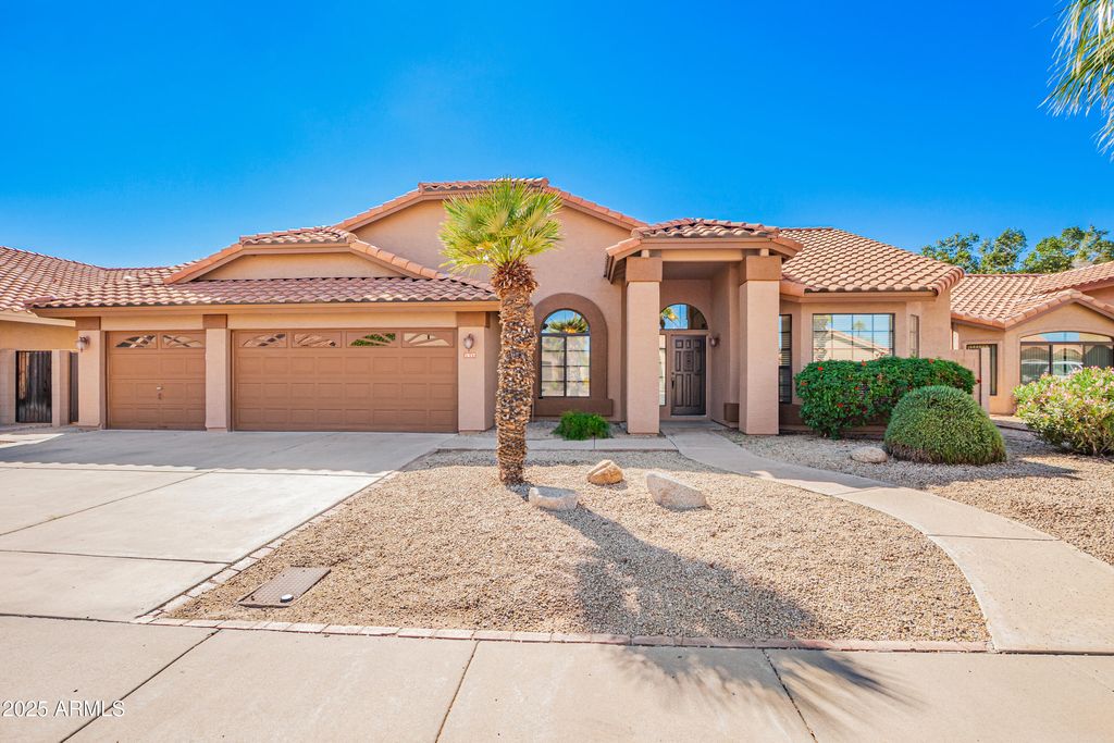 1517 W Islandia Drive, Gilbert, AZ 85233