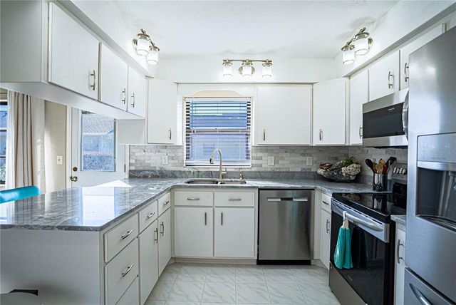 357 GROVE CIRCLE, Avon Park, FL 33825
