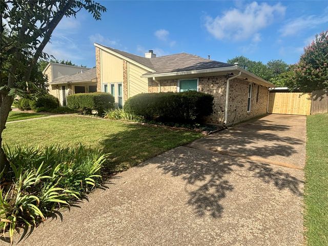811 Midcreek Drive, Euless, TX 76039