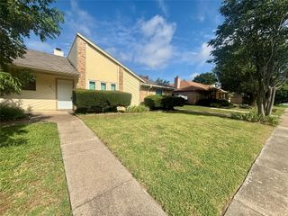 811 Midcreek Drive, Euless, TX 76039