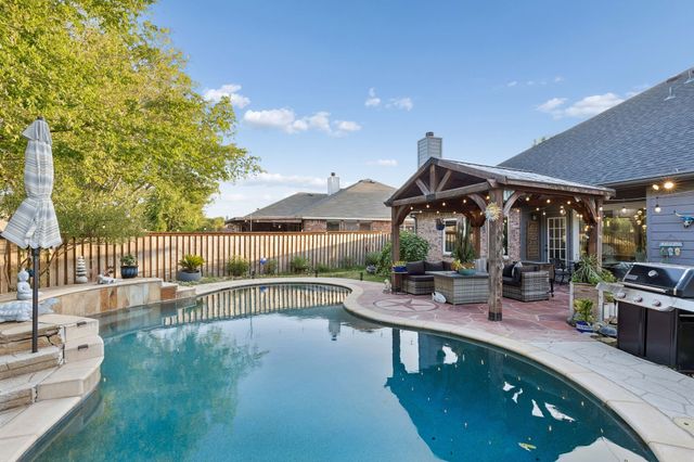 10404 Bear Creek Trail, Fort Worth, TX 76244