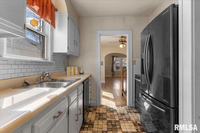 2340 S 7TH Street, Springfield, IL 62703