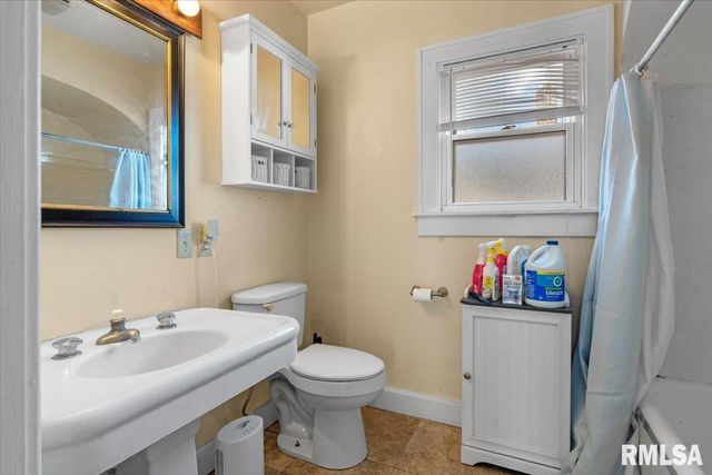 2340 S 7TH Street, Springfield, IL 62703