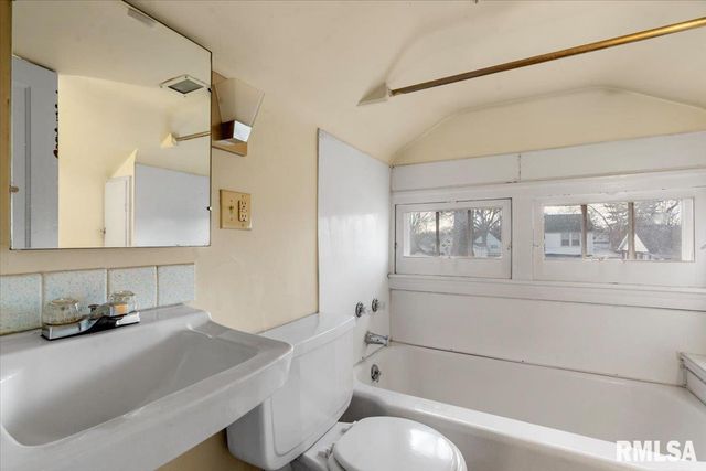 2340 S 7TH Street, Springfield, IL 62703