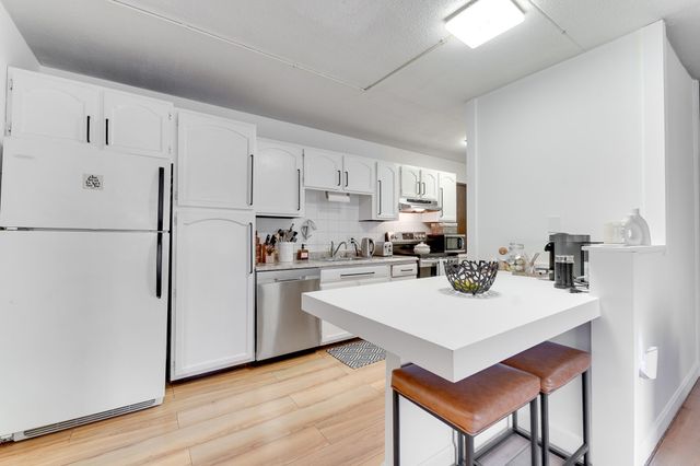 17 Skyline Drive 4, Braintree, MA 02184