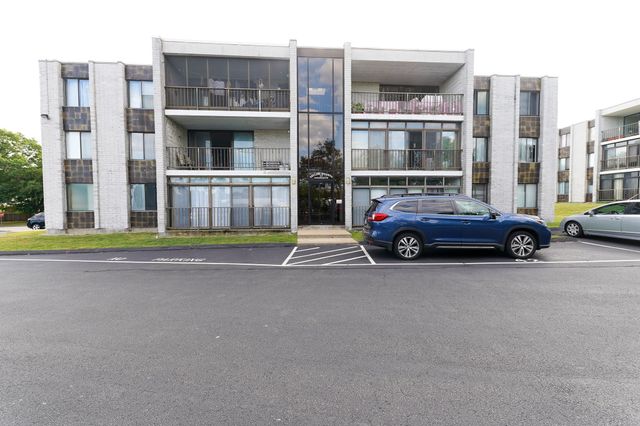 17 Skyline Drive 4, Braintree, MA 02184