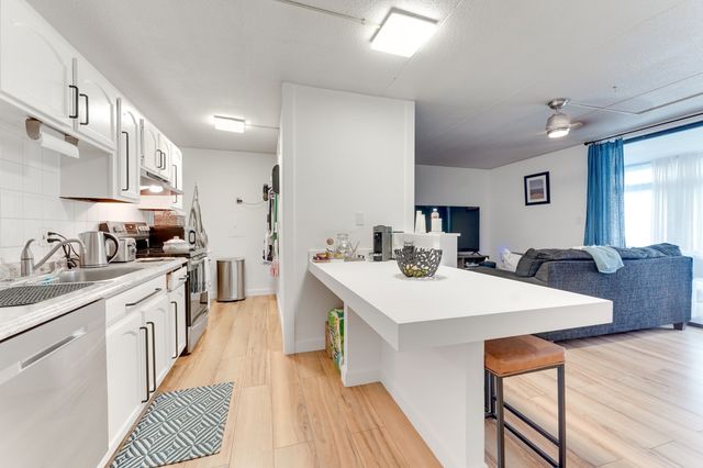 17 Skyline Drive 4, Braintree, MA 02184