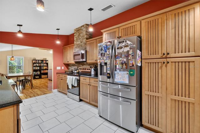 5713 LAKE STREET, Mount Dora, FL 32757