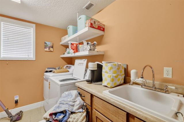 5713 LAKE STREET, Mount Dora, FL 32757