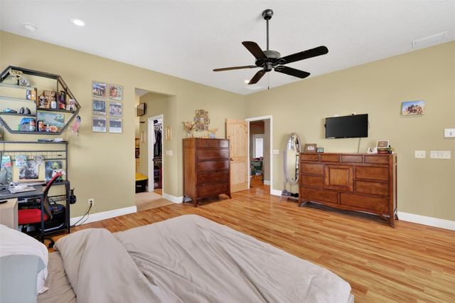 5713 LAKE STREET, Mount Dora, FL 32757