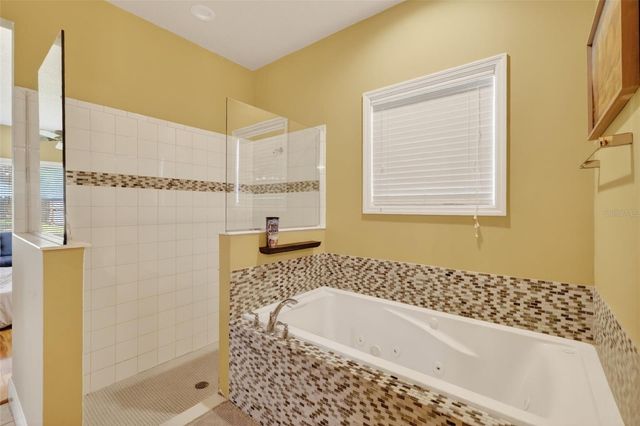 5713 LAKE STREET, Mount Dora, FL 32757