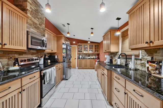 5713 LAKE STREET, Mount Dora, FL 32757