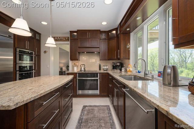 1123 Hickory Hill Drive, Rochester Hills, MI 48309