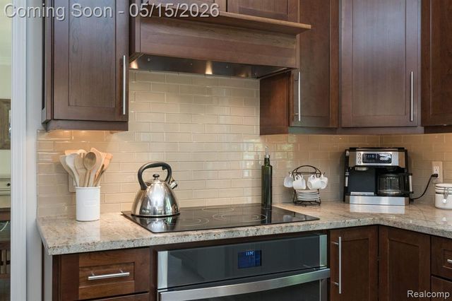 1123 Hickory Hill Drive, Rochester Hills, MI 48309