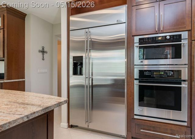 1123 Hickory Hill Drive, Rochester Hills, MI 48309