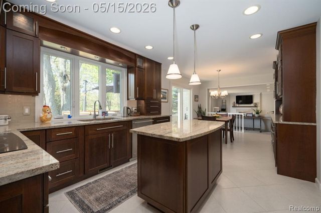 1123 Hickory Hill Drive, Rochester Hills, MI 48309