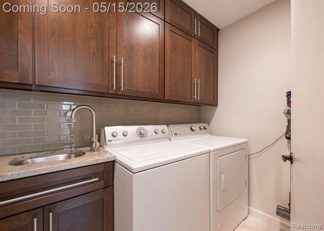 1123 Hickory Hill Drive, Rochester Hills, MI 48309