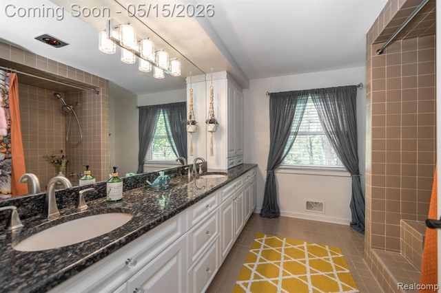 1123 Hickory Hill Drive, Rochester Hills, MI 48309