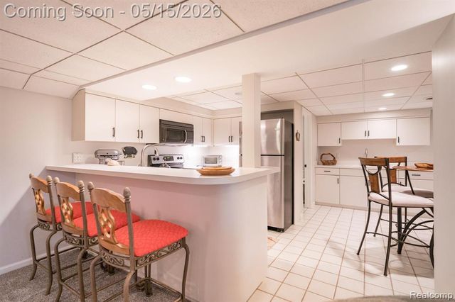 1123 Hickory Hill Drive, Rochester Hills, MI 48309