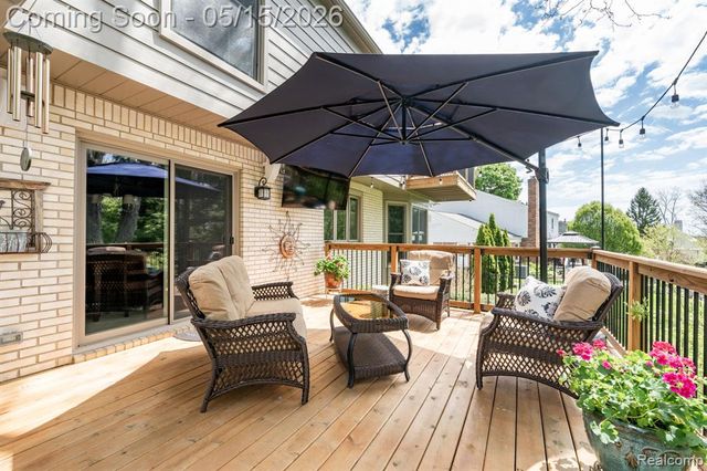 1123 Hickory Hill Drive, Rochester Hills, MI 48309