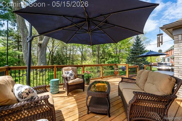1123 Hickory Hill Drive, Rochester Hills, MI 48309