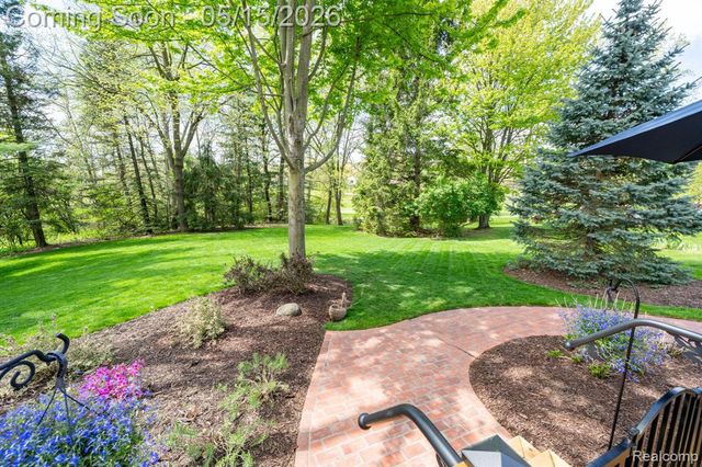 1123 Hickory Hill Drive, Rochester Hills, MI 48309