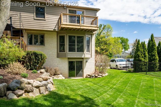 1123 Hickory Hill Drive, Rochester Hills, MI 48309