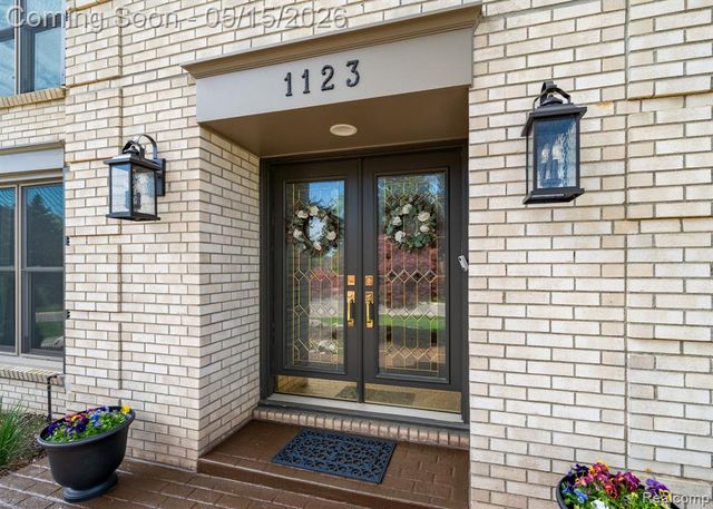 1123 Hickory Hill Drive, Rochester Hills, MI 48309