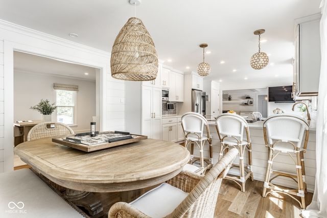 215 Sherwood Court, Zionsville, IN 46077