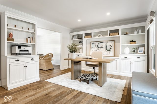 215 Sherwood Court, Zionsville, IN 46077
