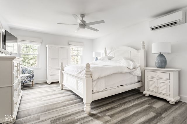 215 Sherwood Court, Zionsville, IN 46077