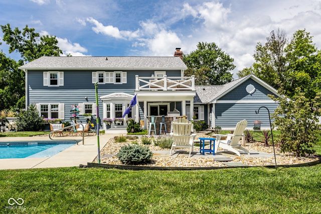 215 Sherwood Court, Zionsville, IN 46077