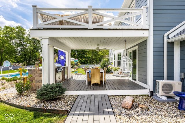 215 Sherwood Court, Zionsville, IN 46077