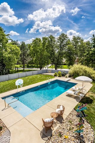 215 Sherwood Court, Zionsville, IN 46077
