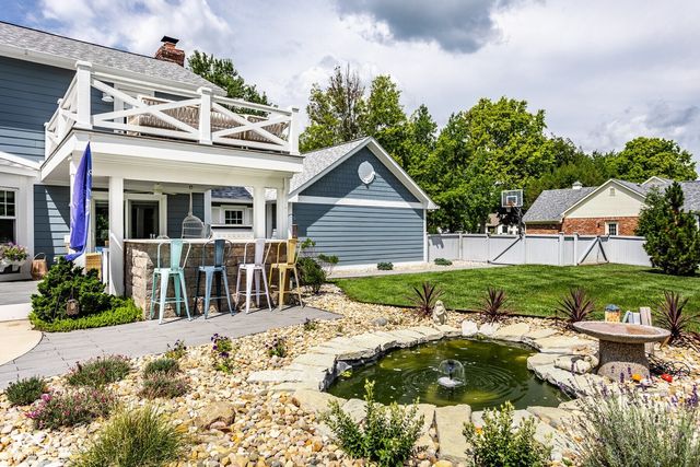 215 Sherwood Court, Zionsville, IN 46077