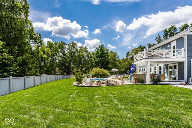 215 Sherwood Court, Zionsville, IN 46077