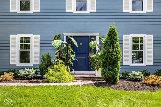 215 Sherwood Court, Zionsville, IN 46077