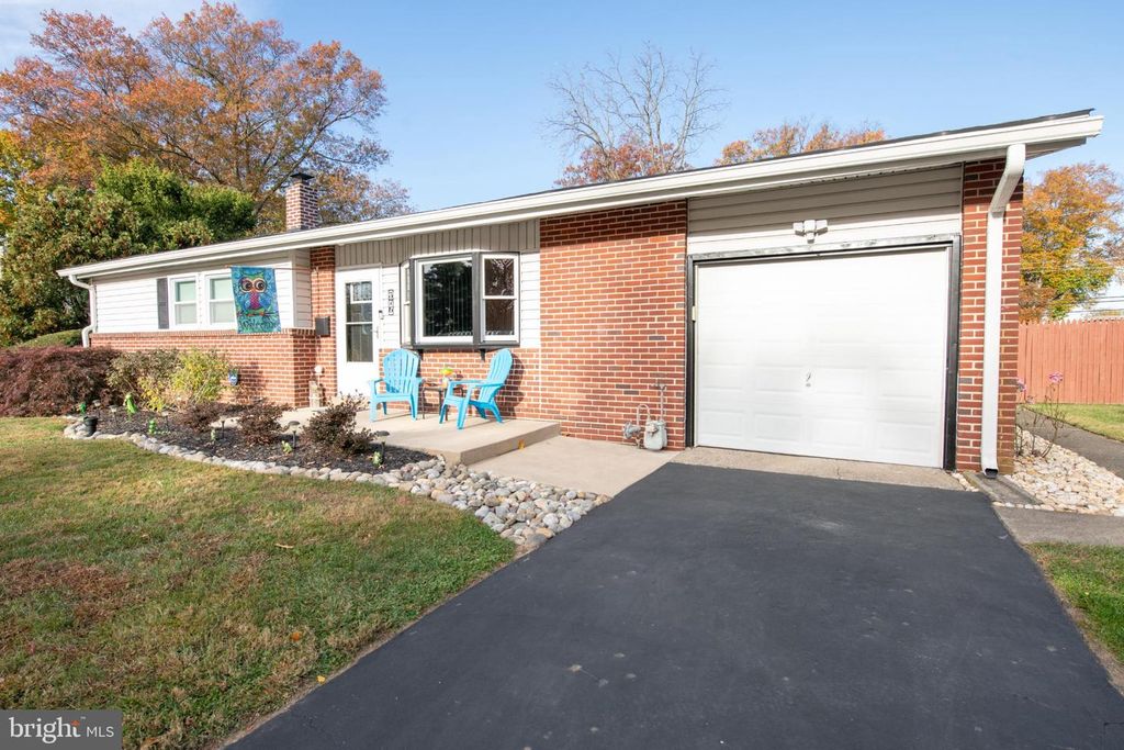 376 NEWTOWN RD, Warminster, PA 18974