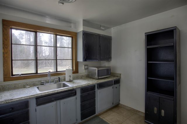 4491 S Jackson Road, Jackson, MI 49201