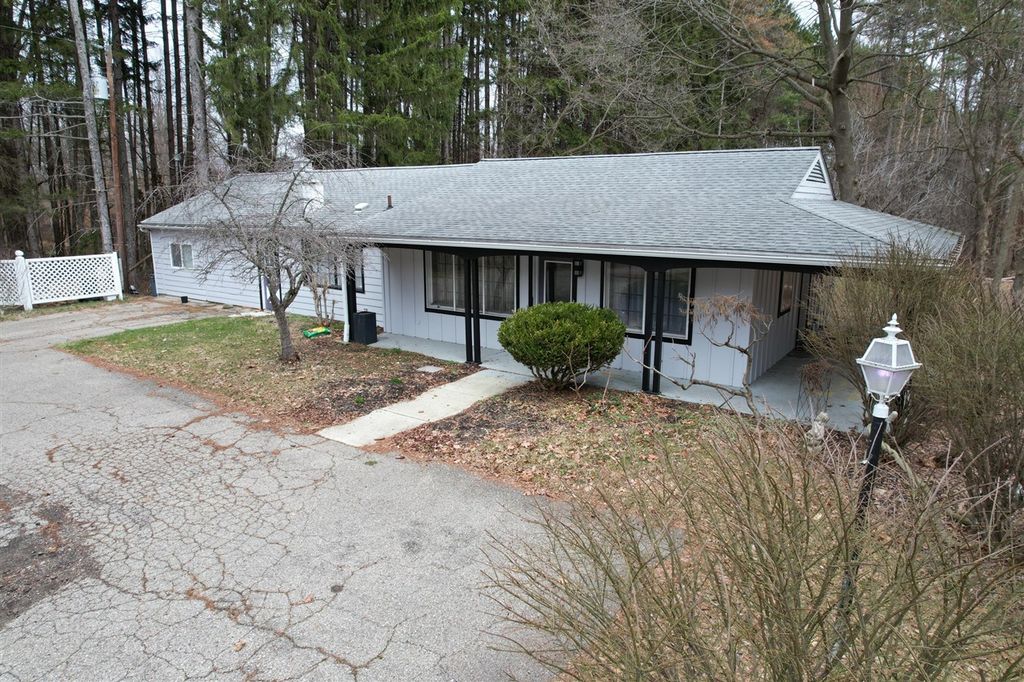 4491 S Jackson Road, Jackson, MI 49201