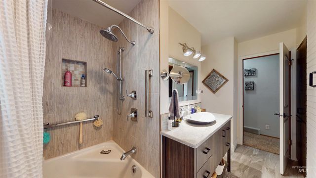 2111 Addison Ave E, Twin Falls, ID 83301